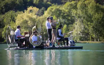 Le piano du lac prend la mer